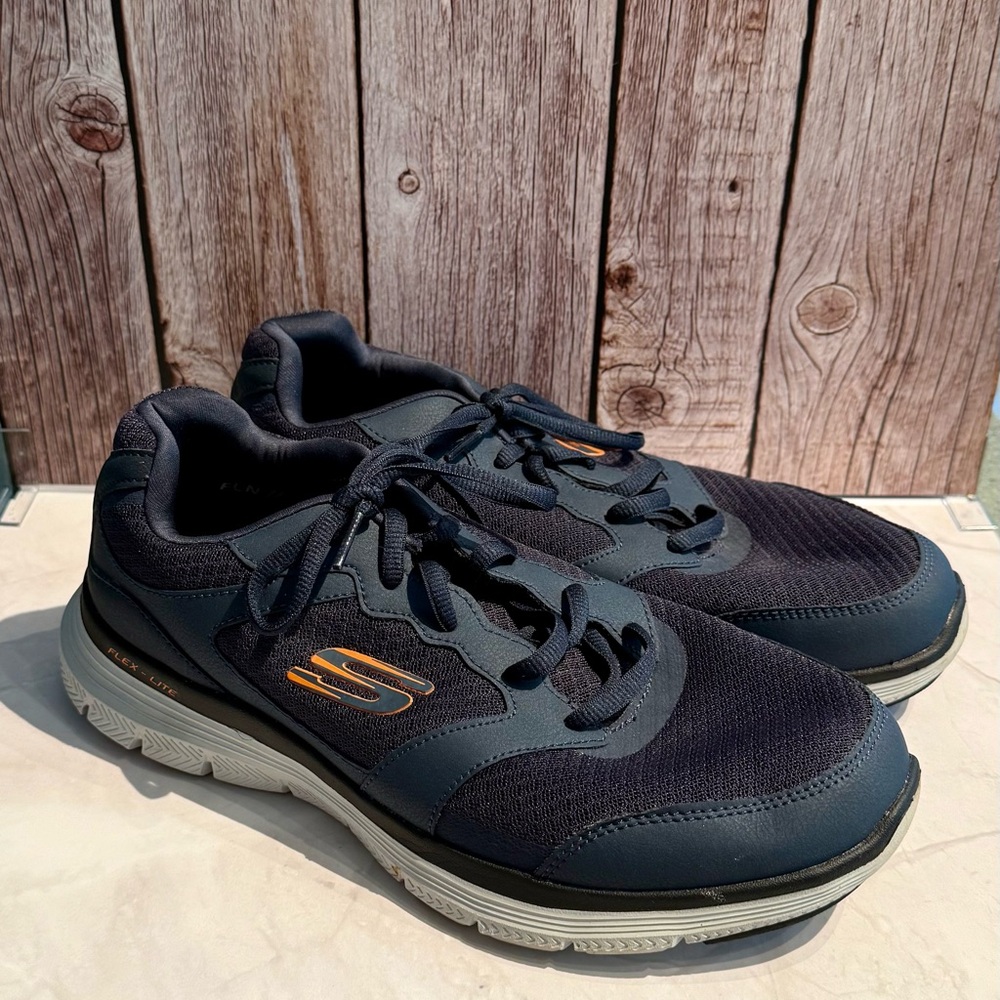 Skechers Men's Flex Lite wide fit memory foam